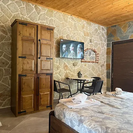 Jardin Miraculeux Himarë